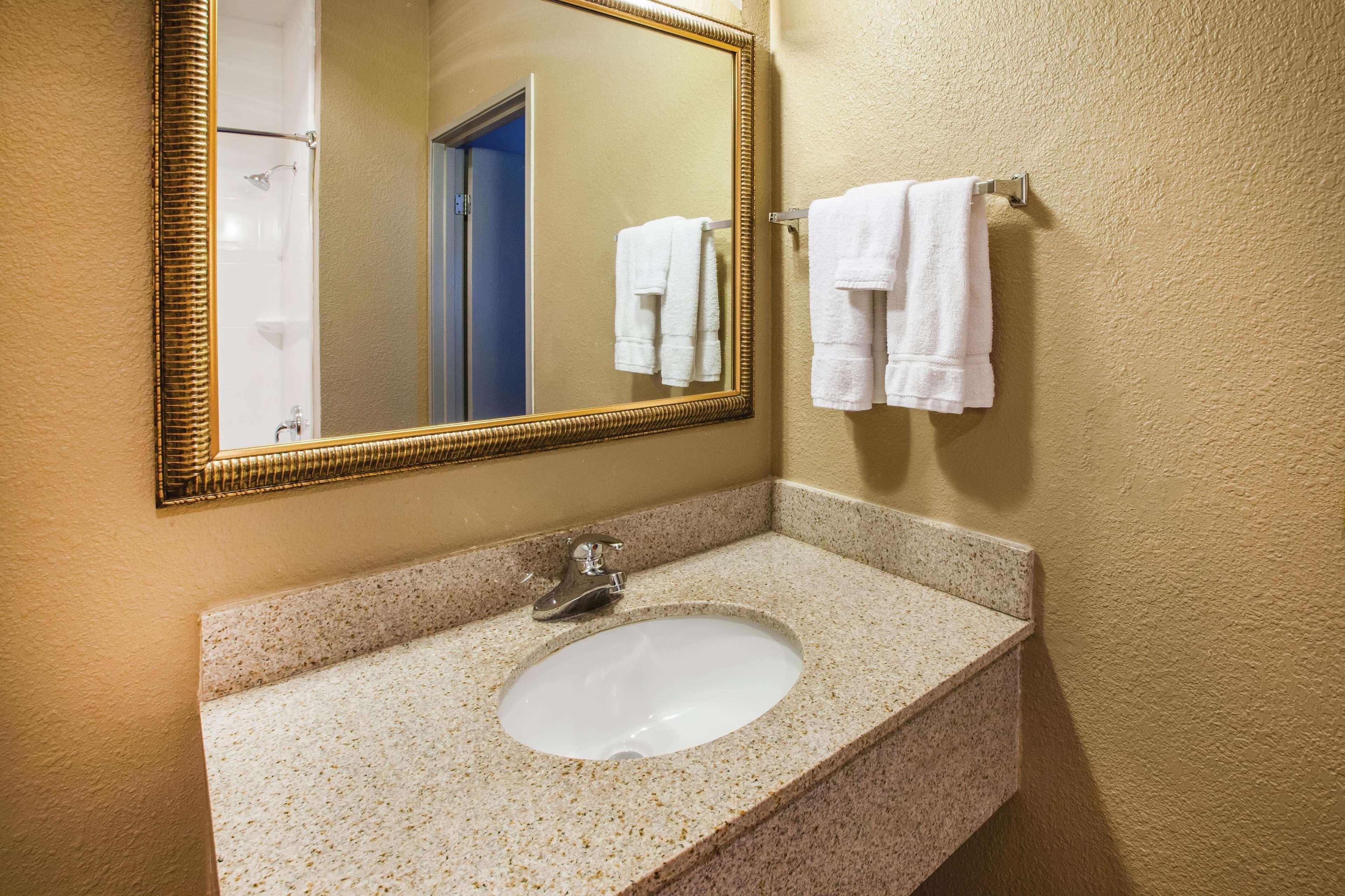 La Quinta Inn By Wyndham Indianapolis North Bagian luar foto