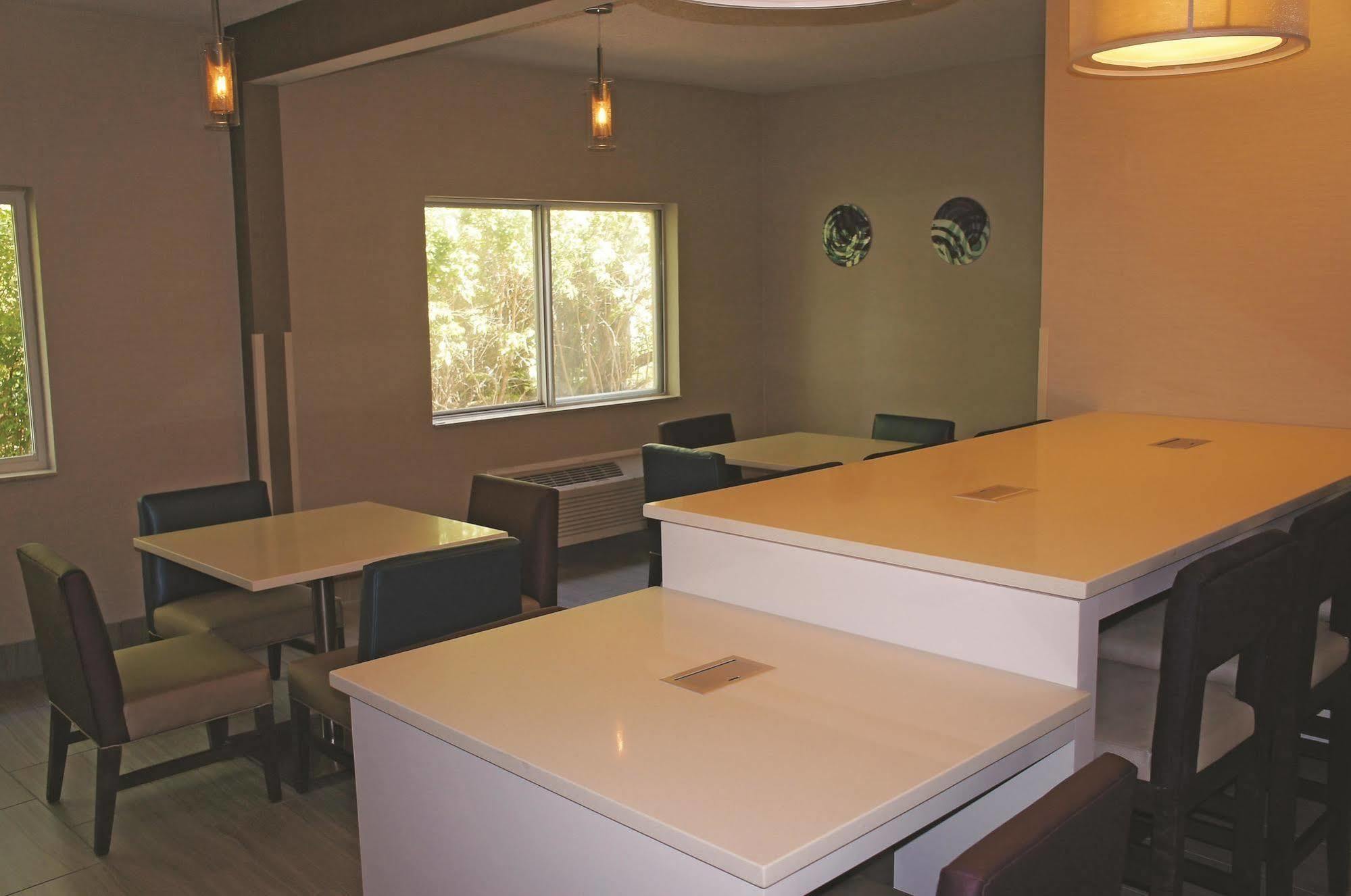 La Quinta Inn By Wyndham Indianapolis North Bagian luar foto